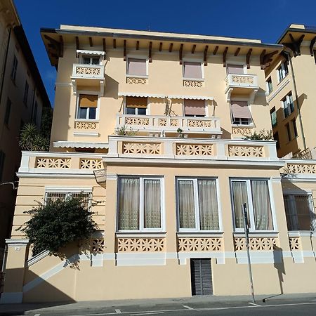 Il Faro Dei Poeti Lägenhet Lerici Exteriör bild
