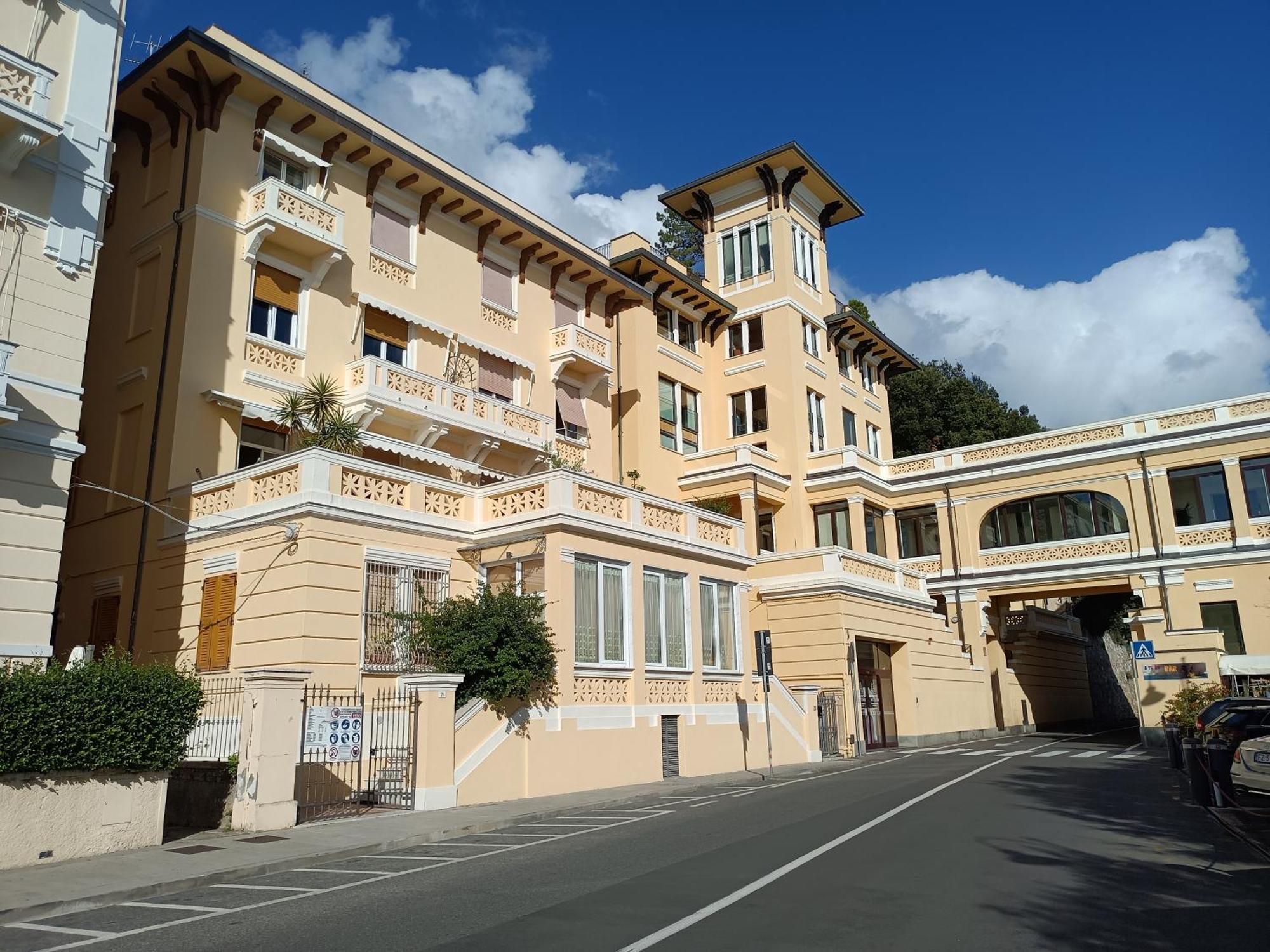 Il Faro Dei Poeti Lägenhet Lerici Exteriör bild