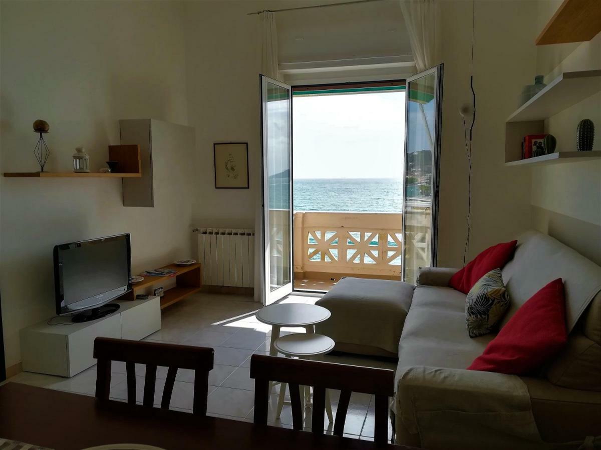 Il Faro Dei Poeti Lägenhet Lerici Exteriör bild