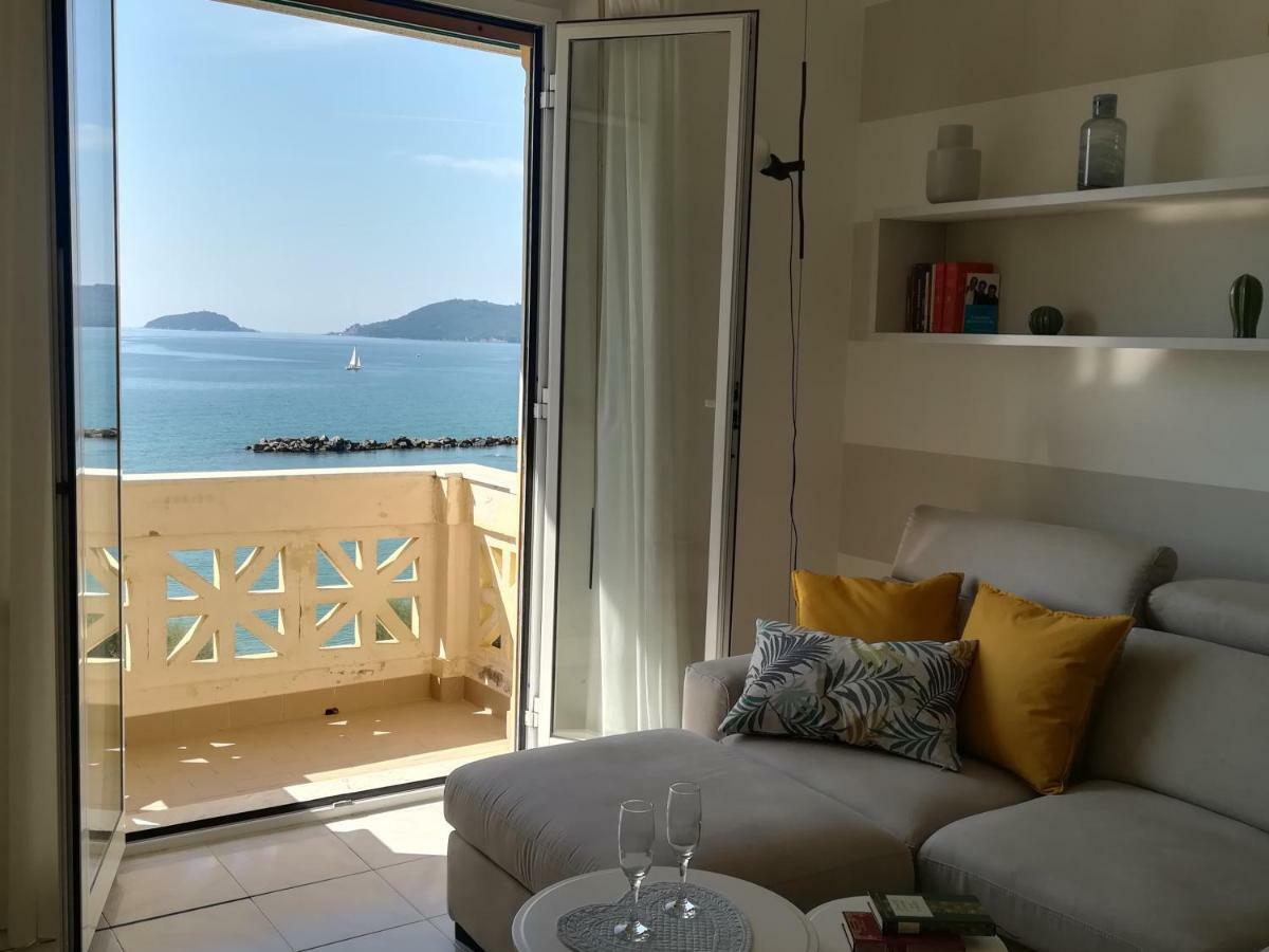 Il Faro Dei Poeti Lägenhet Lerici Exteriör bild
