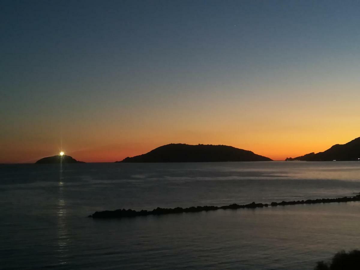 Il Faro Dei Poeti Lägenhet Lerici Exteriör bild