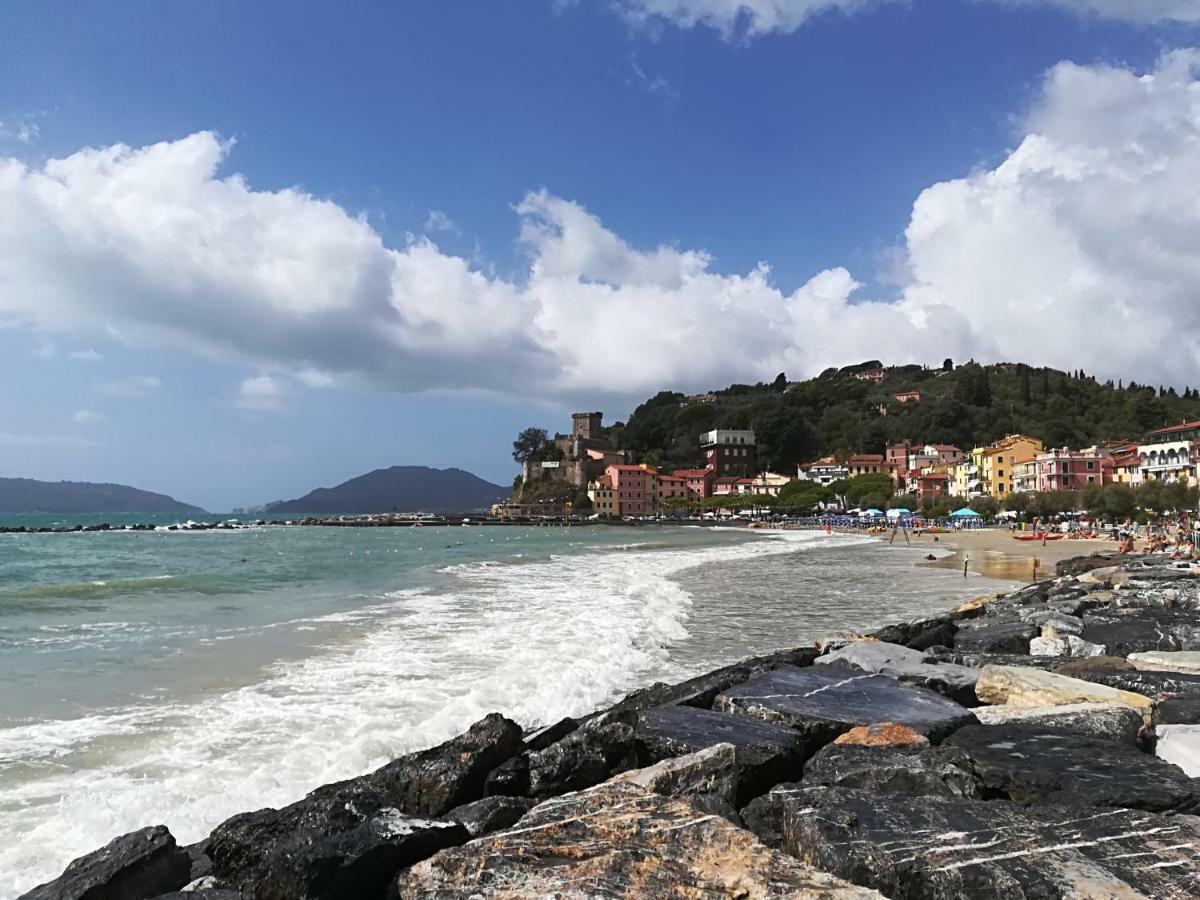 Il Faro Dei Poeti Lägenhet Lerici Exteriör bild