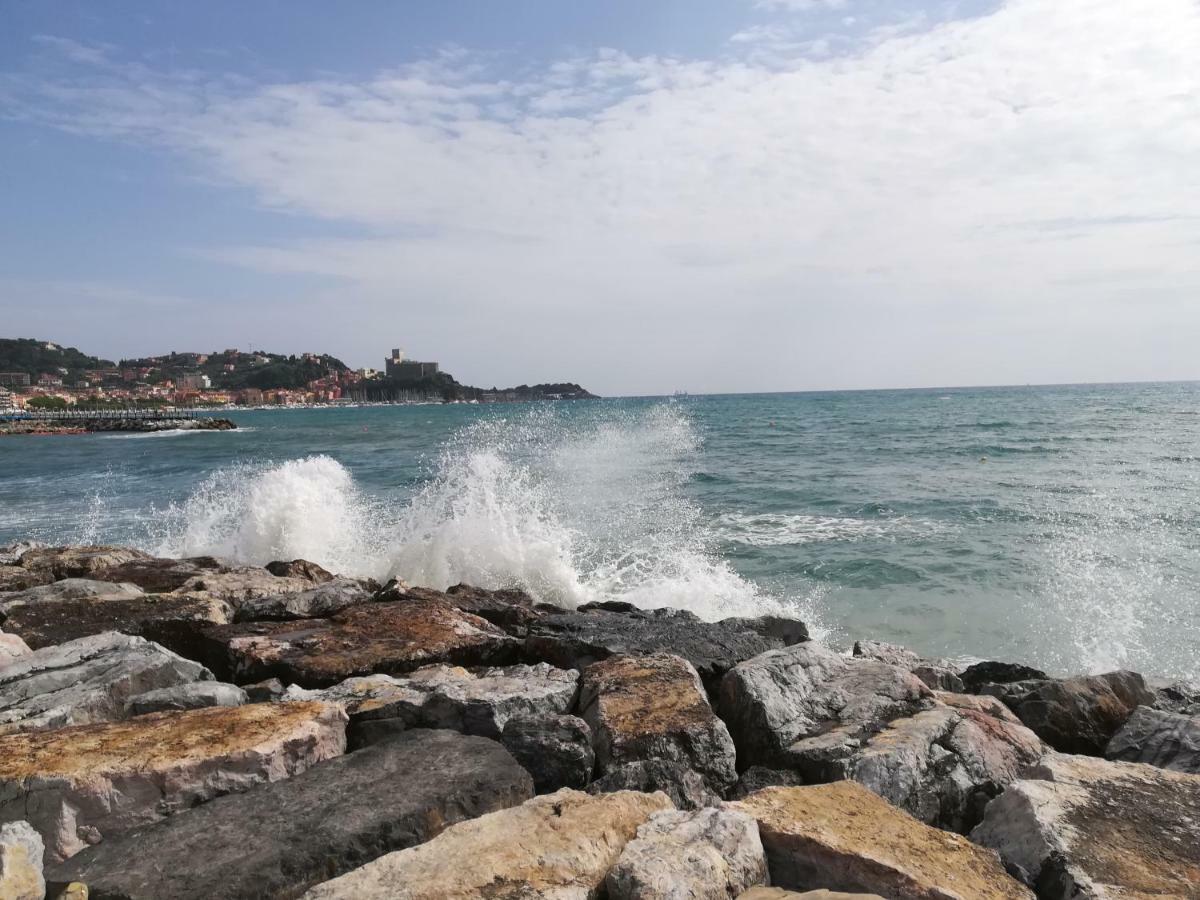 Il Faro Dei Poeti Lägenhet Lerici Exteriör bild